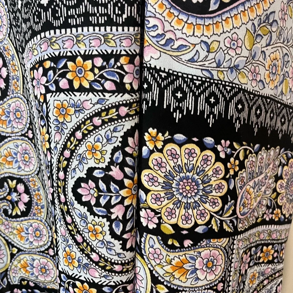 Floral & Ivy Paisley Print Sleeveless Blouse - Picture 3 of 8